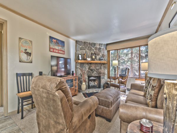 Ski in Ski out Park City condo sleeps 6